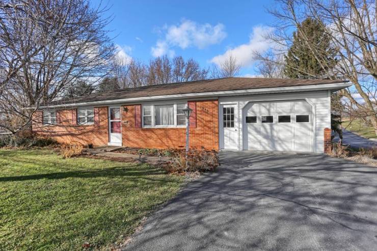 1046 W Trindle Rd, Mechanicsburg, PA 17055