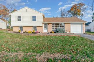 118 Kim Acres Dr, Mechanicsburg, PA 17055