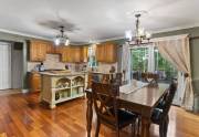eat-in-kitchen