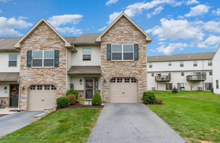 275 Melbourne Ln, Mechanicsburg, PA 17055