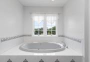 primary-bath-tub