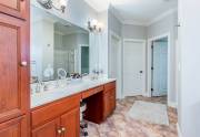 owner-suite-bath-vanity